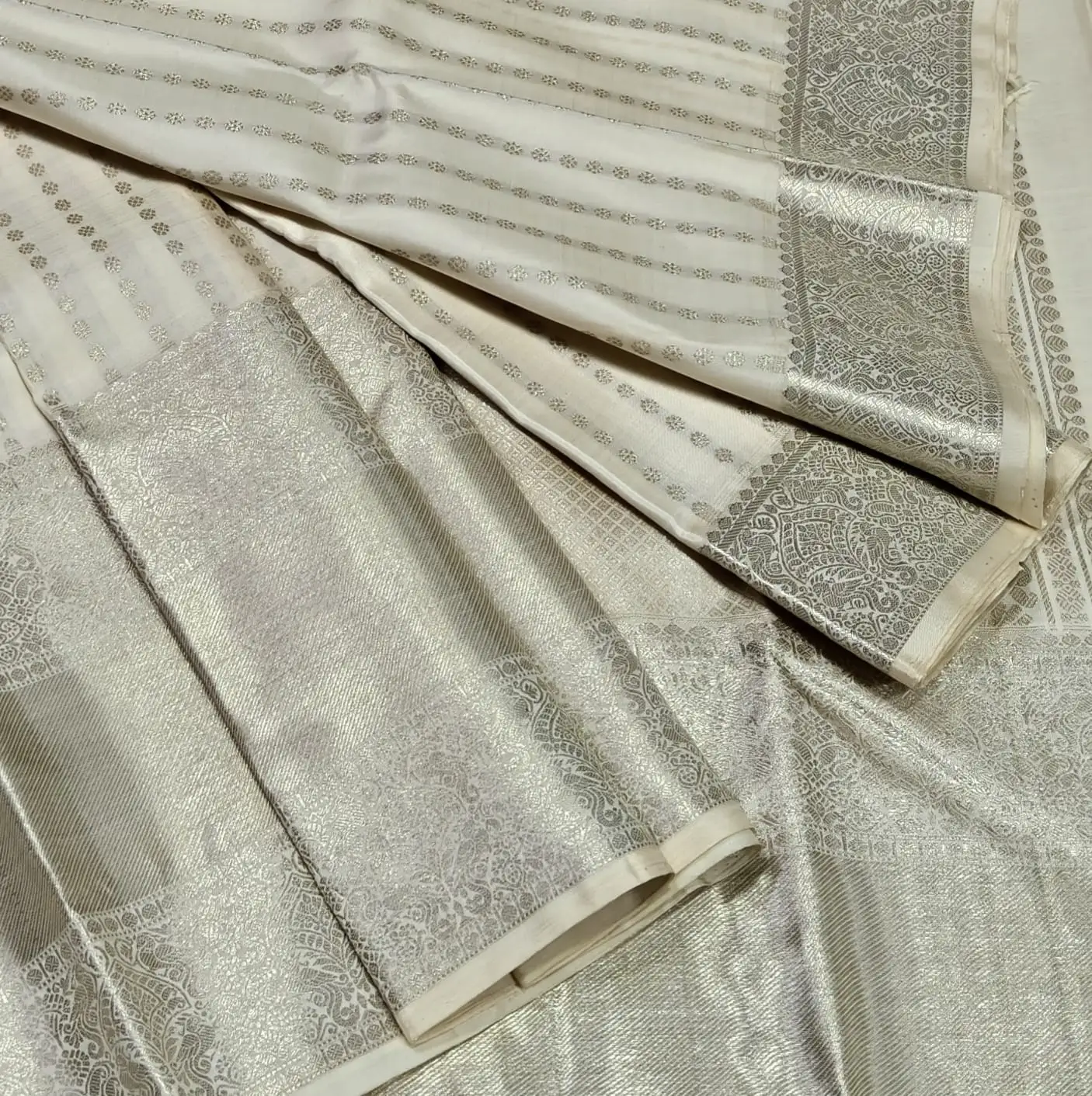 Ivory Cream Diamond Butta Zari Border Kanchipuram Silk Saree
